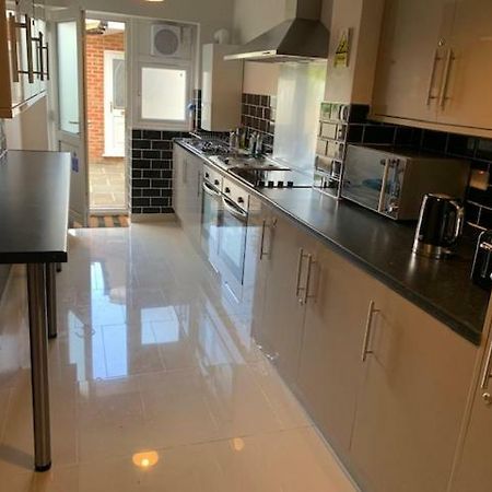 Serviced Accommodations Luton  Dış mekan fotoğraf